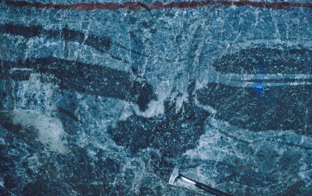 Figure 26 - Pyroxenite “boulder” falling through pyroxenite beds (Bafokeng Mine, Rustemberg, South Africa).