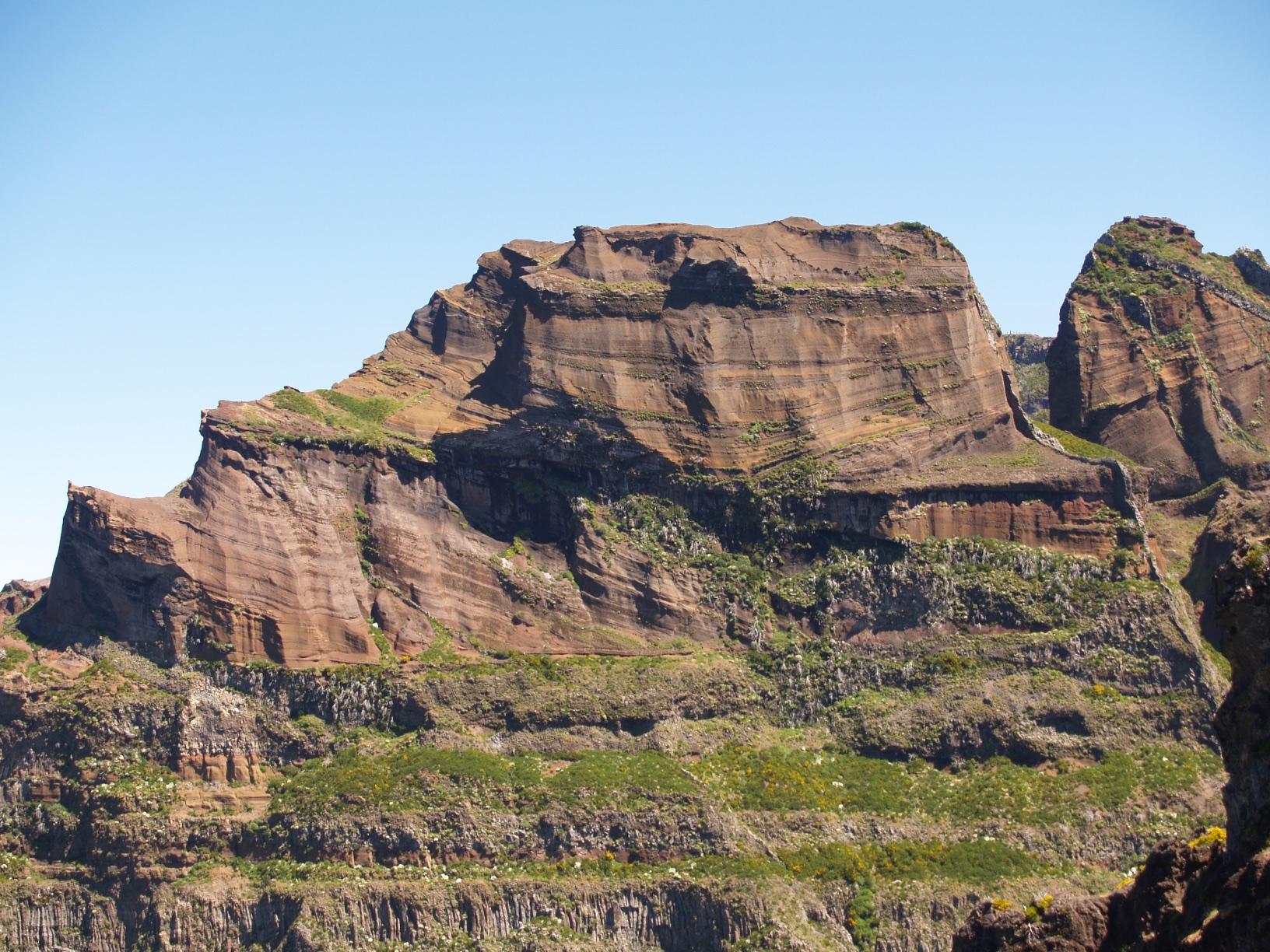 Figure 2.10 - Spectacular cross section of a volcanic rock rock column (Pico do Arieiro, Madeira).