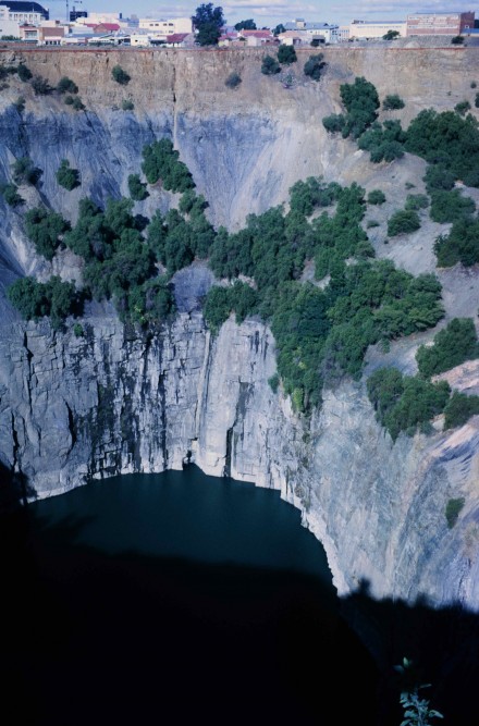 Kimberly Mine Figure 17 — Kimberly diamond mine (South Africa).