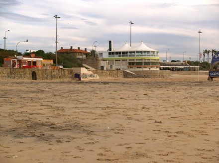 Carcavelos beach, pre erosion Figure 79 - broad and sandy Carcavelos beach before the winter storms (Portugal).