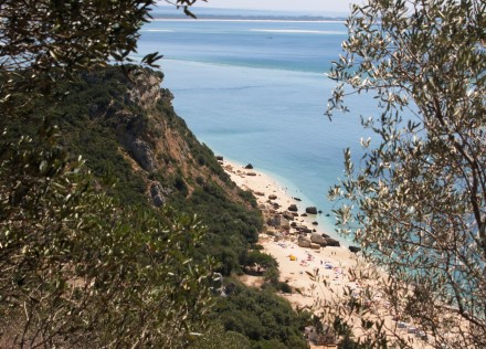 coastRockSlide Figure 46B - Evidence of a recent rock fall (Arrábida, Portugal)