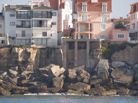 Figure 77 - Building foundation being undercut by sea erosion (Estoril Coast, Portugal)