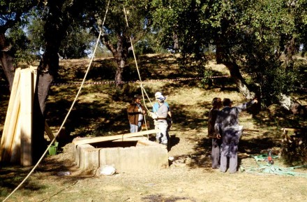 Figure 156 - Preparing to go down a prospecting shaft (Alentejo) (Portugal).