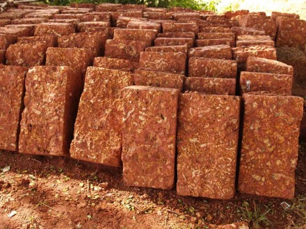 Figure 167 - Laterite construction blocks (Orissa, India).