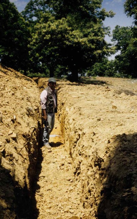 Figure 155 - Trenching along very weathered strata (Trás-os-Montes, Portugal)